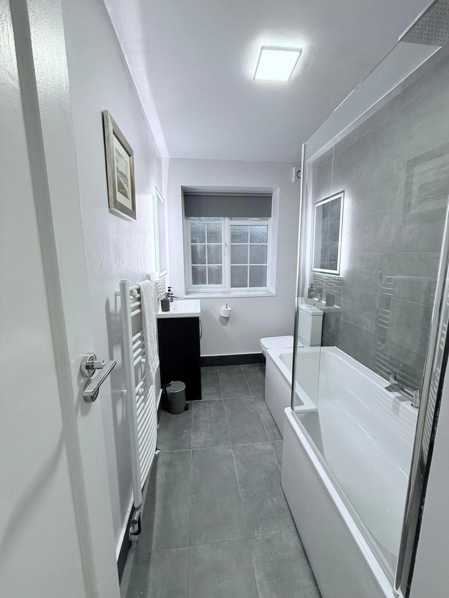 Staylondon - Sleeps 6 With Free Parking - Tourist, Concerts & Matches Buitenkant foto